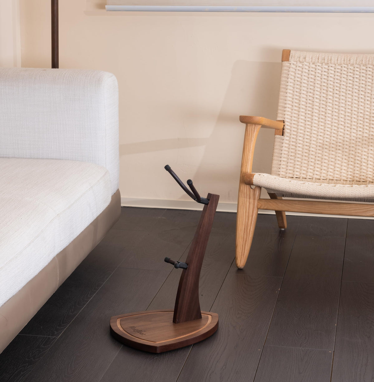 Saxophone Stand with Soft Silicone Yokes P75673